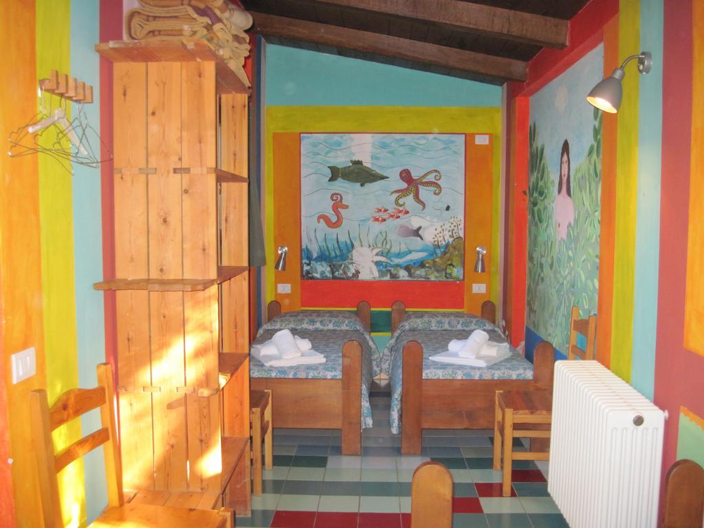 Gasthaus Libera Universita Di Alcatraz Morleschio Zimmer foto